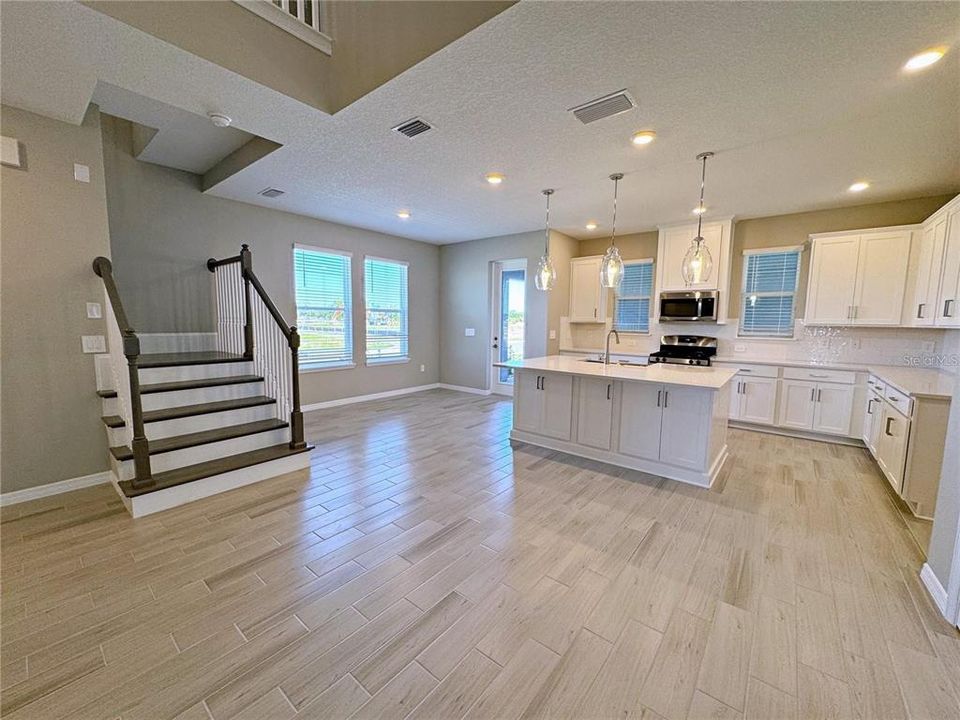 For Rent: $3,900 (4 beds, 4 baths, 2927 Square Feet)