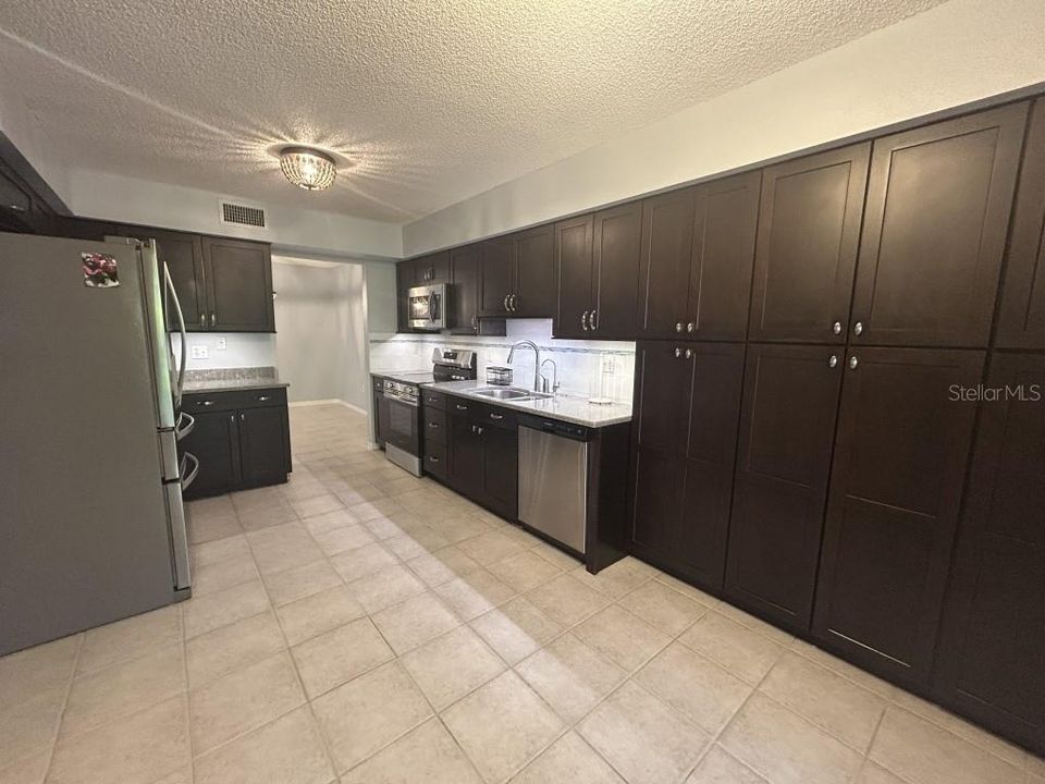 En Venta: $409,900 (3 camas, 2 baños, 1832 Pies cuadrados)