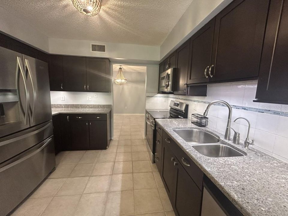 En Venta: $409,900 (3 camas, 2 baños, 1832 Pies cuadrados)