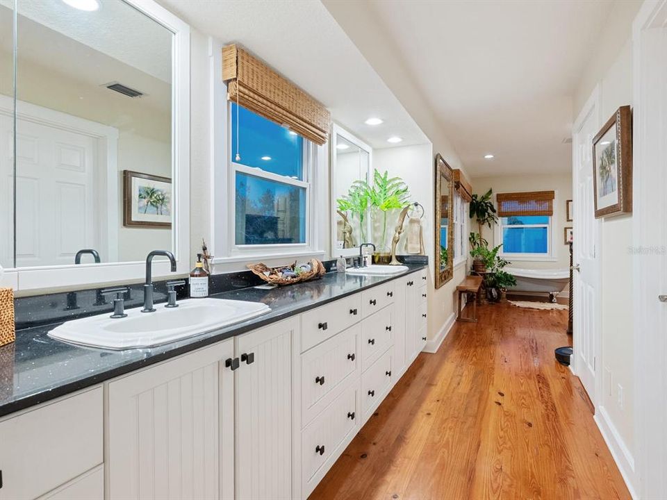 En Venta: $2,600,000 (4 camas, 3 baños, 4011 Pies cuadrados)