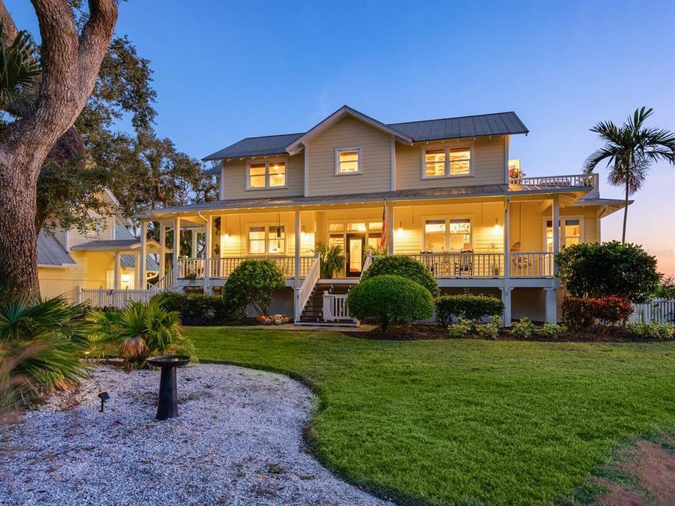 For Sale: $2,495,000 (4 beds, 3 baths, 4011 Square Feet)