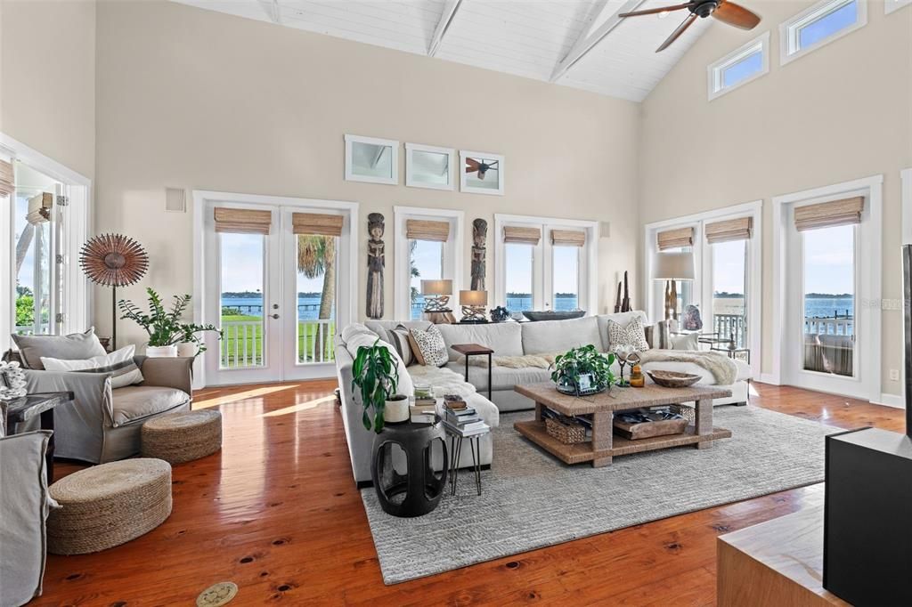 En Venta: $2,600,000 (4 camas, 3 baños, 4011 Pies cuadrados)