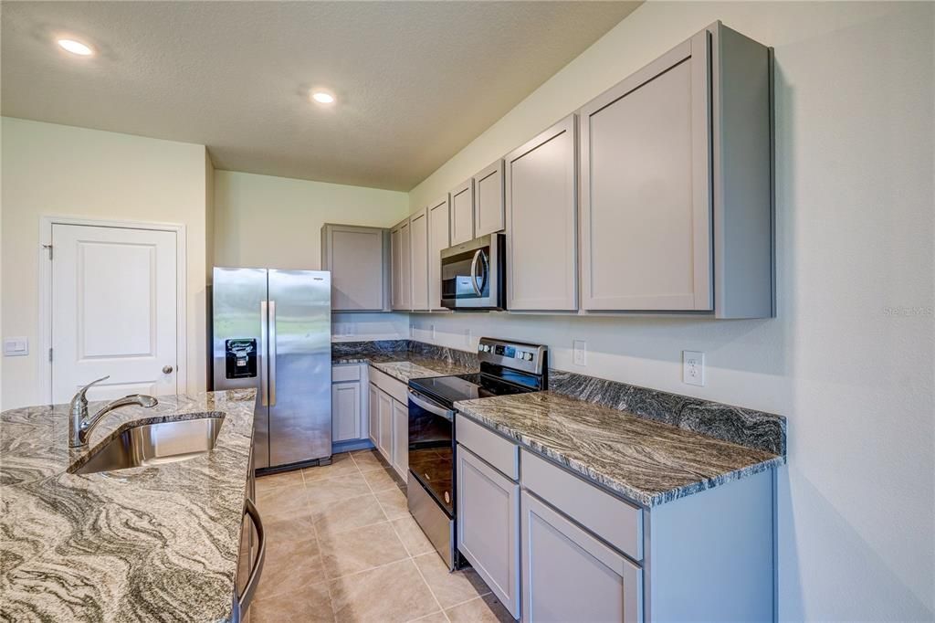 出租: $2,250 (3 贝兹, 2 浴室, 1673 平方英尺)