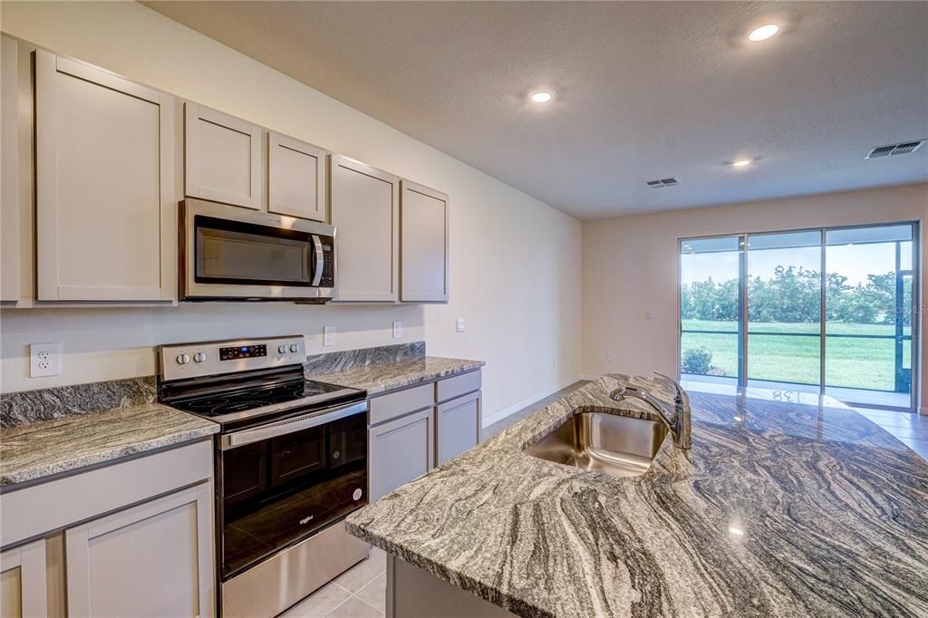 出租: $2,250 (3 贝兹, 2 浴室, 1673 平方英尺)