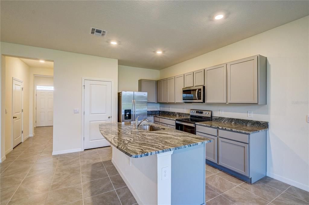 出租: $2,250 (3 贝兹, 2 浴室, 1673 平方英尺)