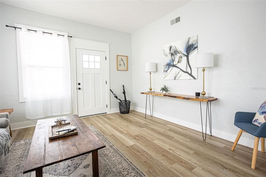 For Sale: $319,000 (2 beds, 1 baths, 1080 Square Feet)