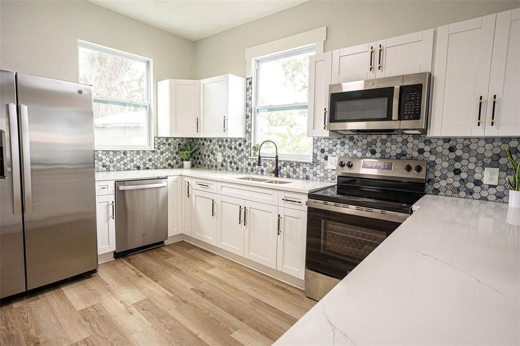 For Sale: $319,000 (2 beds, 1 baths, 1080 Square Feet)