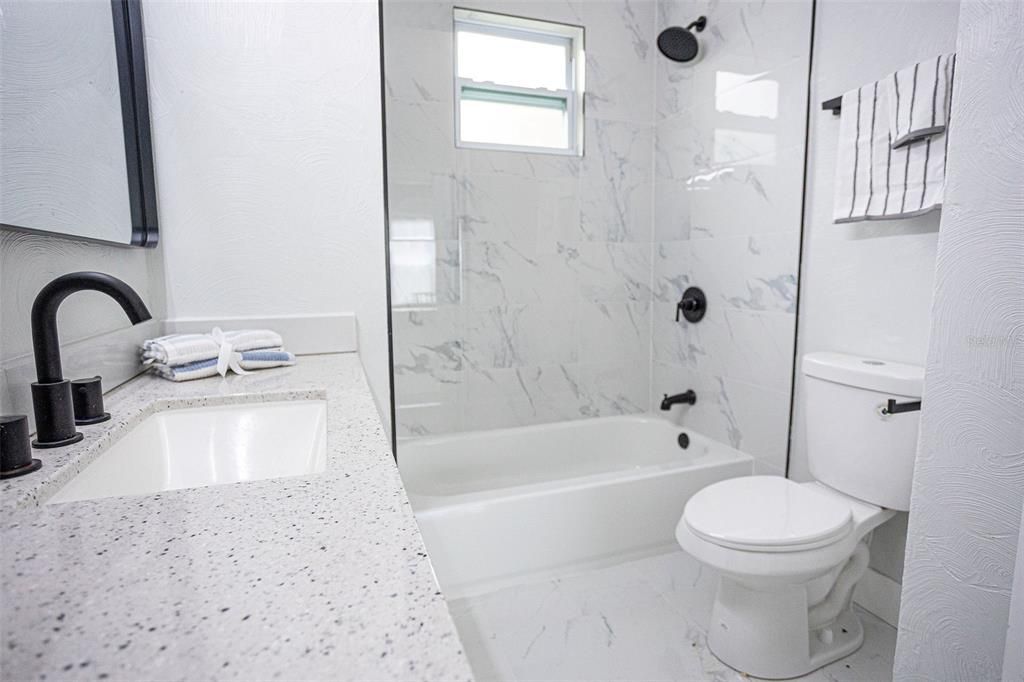 For Sale: $319,000 (2 beds, 1 baths, 1080 Square Feet)