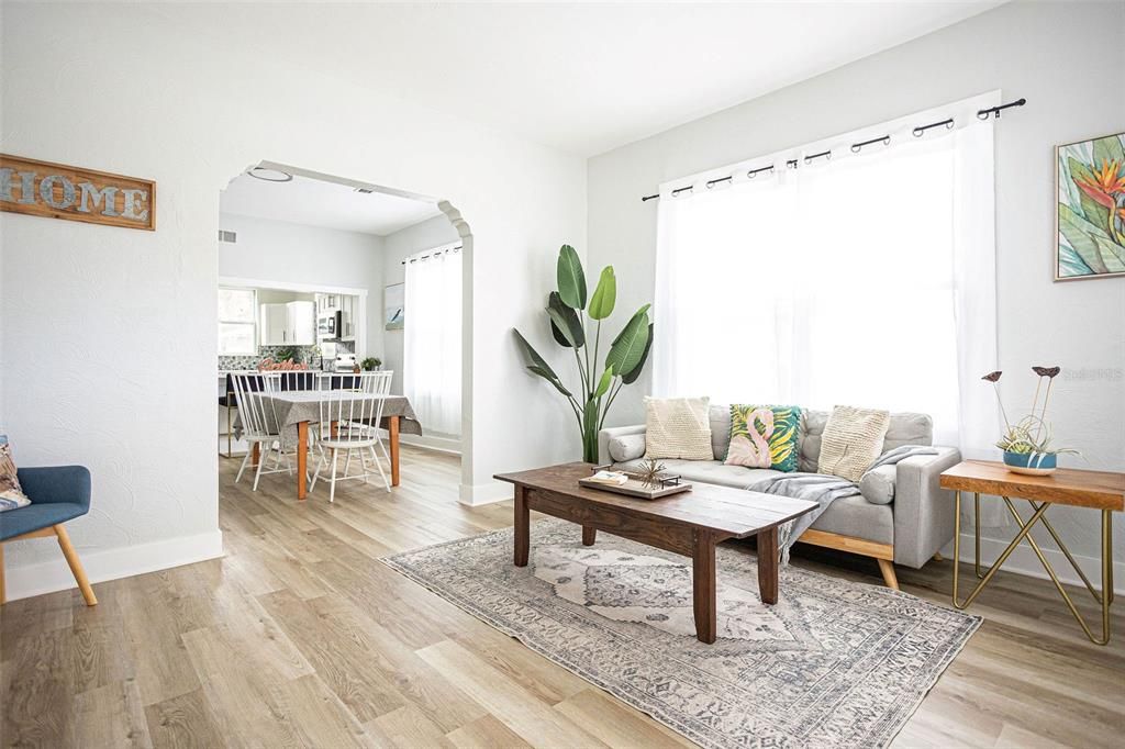 For Sale: $319,000 (2 beds, 1 baths, 1080 Square Feet)