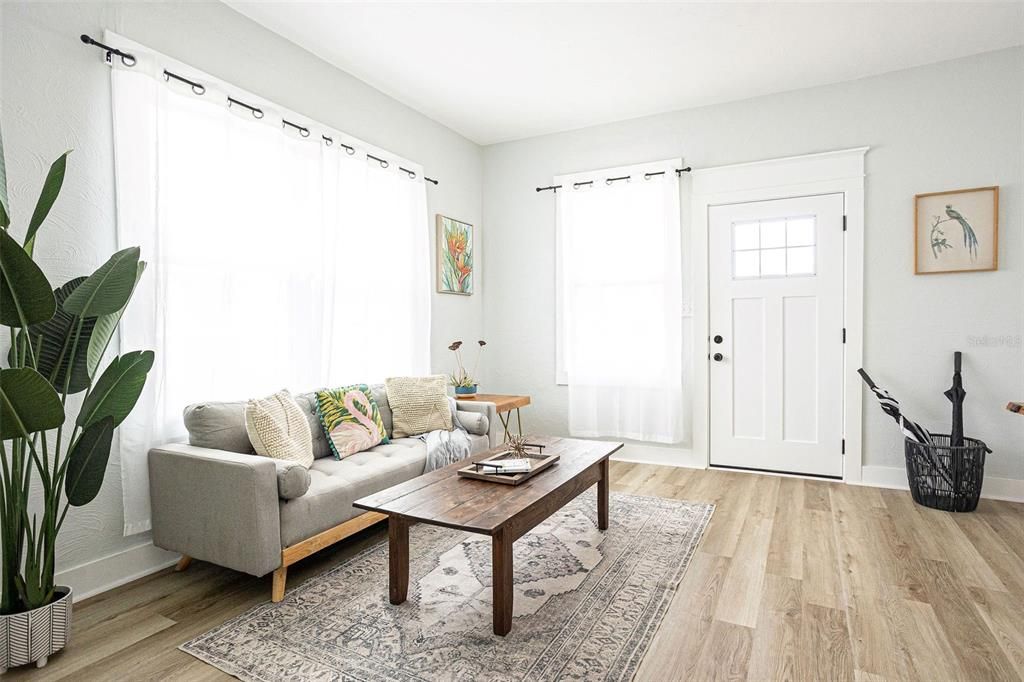 For Sale: $319,000 (2 beds, 1 baths, 1080 Square Feet)