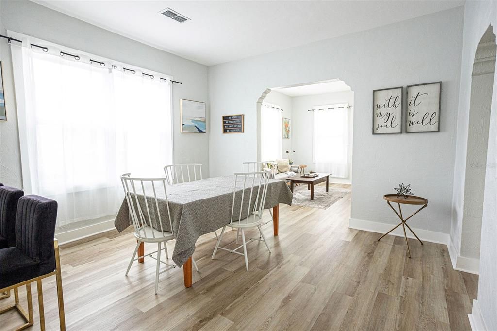 For Sale: $319,000 (2 beds, 1 baths, 1080 Square Feet)