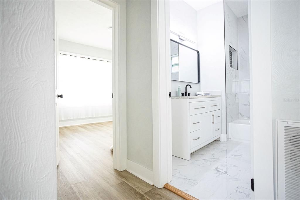 For Sale: $319,000 (2 beds, 1 baths, 1080 Square Feet)