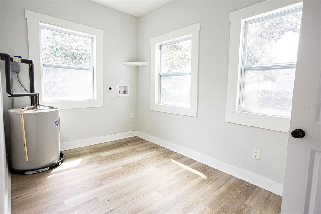 For Sale: $319,000 (2 beds, 1 baths, 1080 Square Feet)