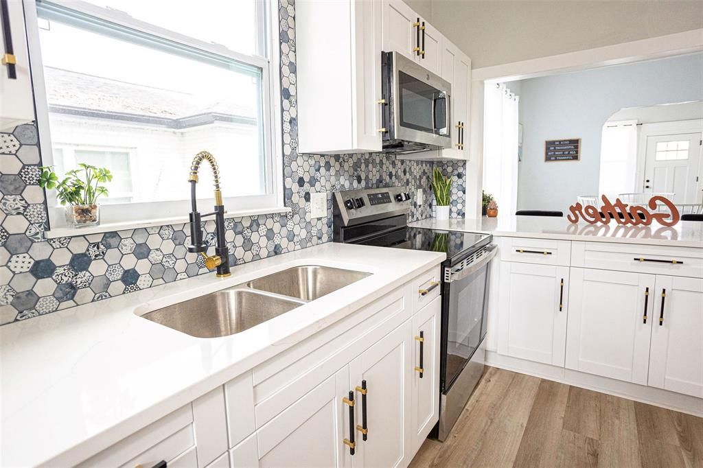 For Sale: $319,000 (2 beds, 1 baths, 1080 Square Feet)