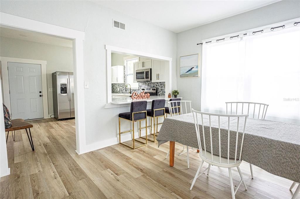 For Sale: $319,000 (2 beds, 1 baths, 1080 Square Feet)