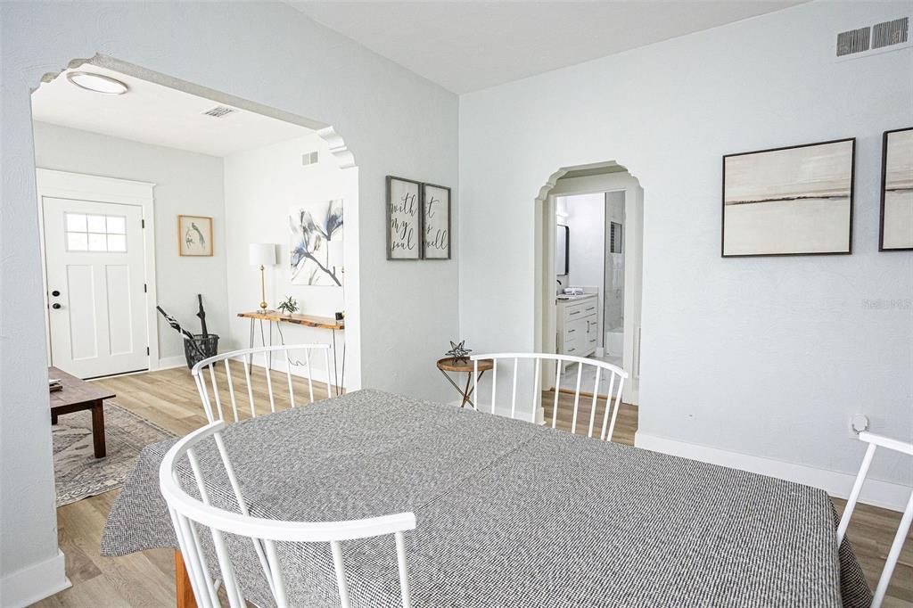 For Sale: $319,000 (2 beds, 1 baths, 1080 Square Feet)