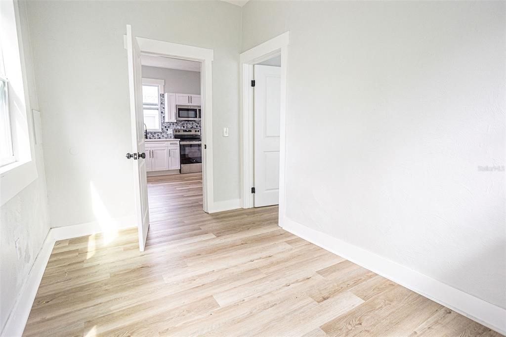 For Sale: $319,000 (2 beds, 1 baths, 1080 Square Feet)