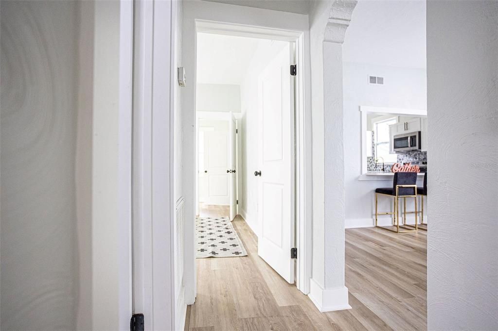 For Sale: $319,000 (2 beds, 1 baths, 1080 Square Feet)