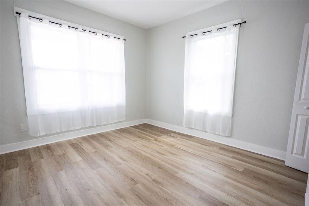 For Sale: $319,000 (2 beds, 1 baths, 1080 Square Feet)