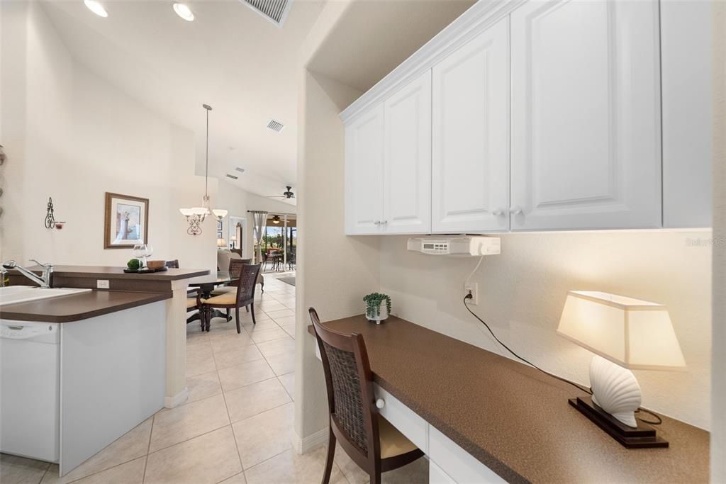 На продажу: $292,500 (2 спален, 2 ванн, 1477 Квадратных фут)