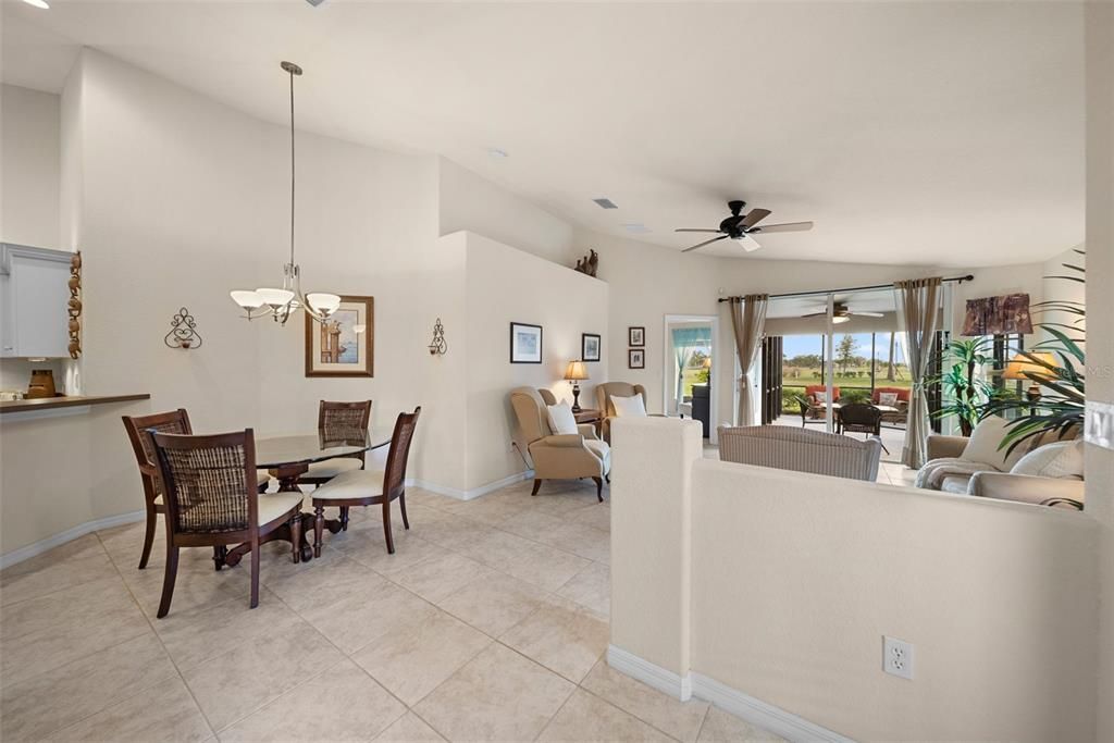 На продажу: $292,500 (2 спален, 2 ванн, 1477 Квадратных фут)