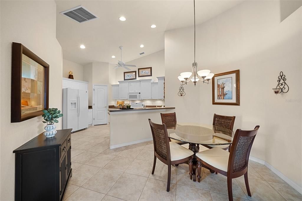 На продажу: $292,500 (2 спален, 2 ванн, 1477 Квадратных фут)