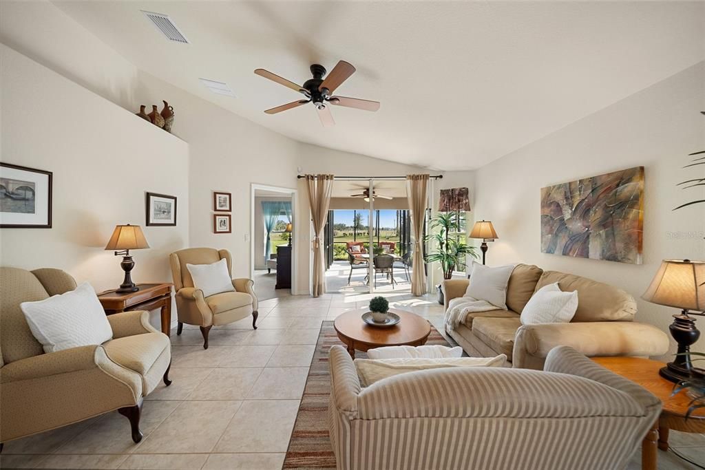 На продажу: $292,500 (2 спален, 2 ванн, 1477 Квадратных фут)