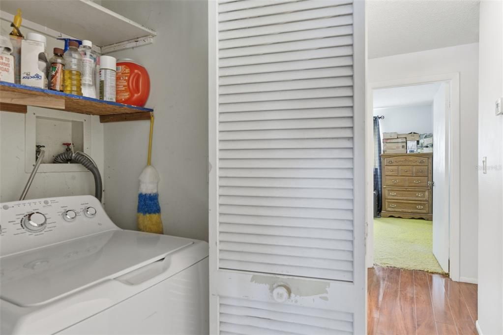 For Sale: $230,000 (2 beds, 1 baths, 1104 Square Feet)