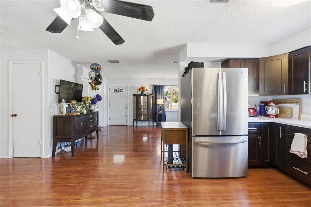 For Sale: $230,000 (2 beds, 1 baths, 1104 Square Feet)