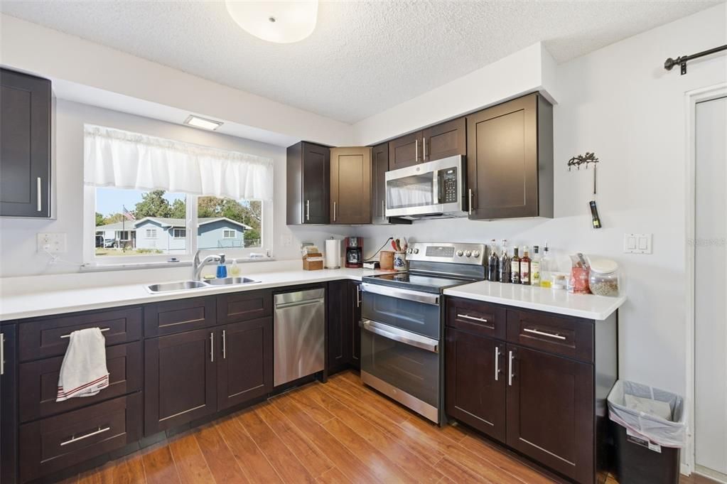 For Sale: $230,000 (2 beds, 1 baths, 1104 Square Feet)