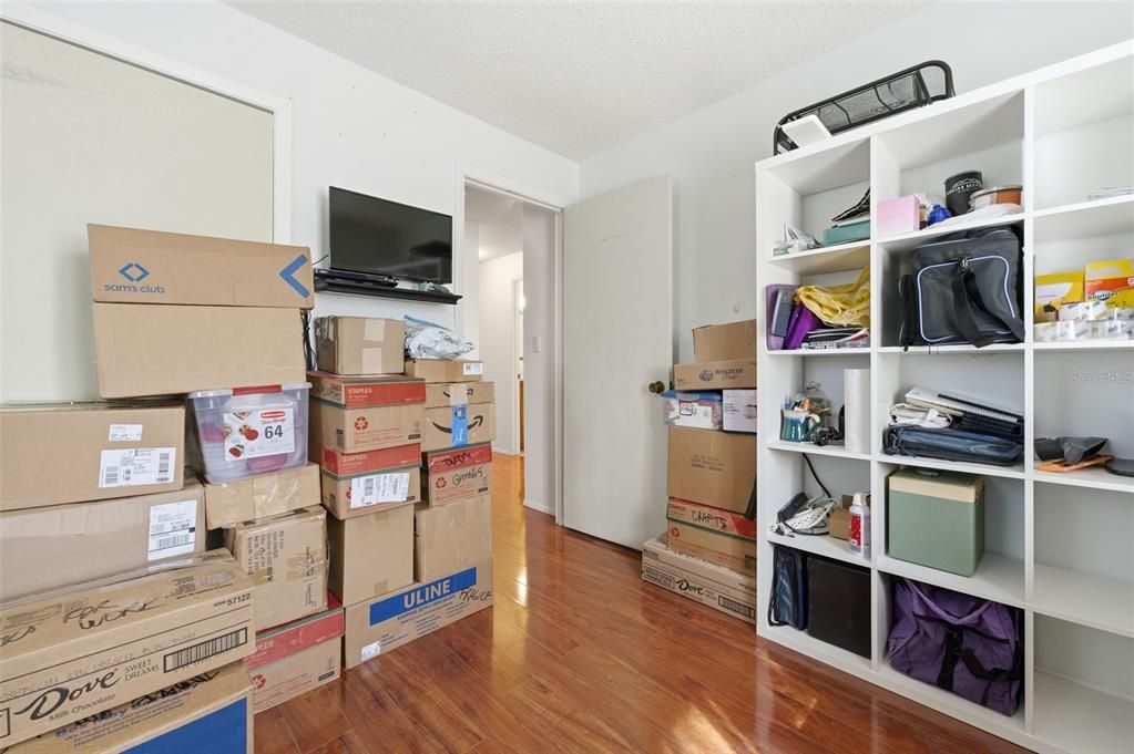 For Sale: $230,000 (2 beds, 1 baths, 1104 Square Feet)