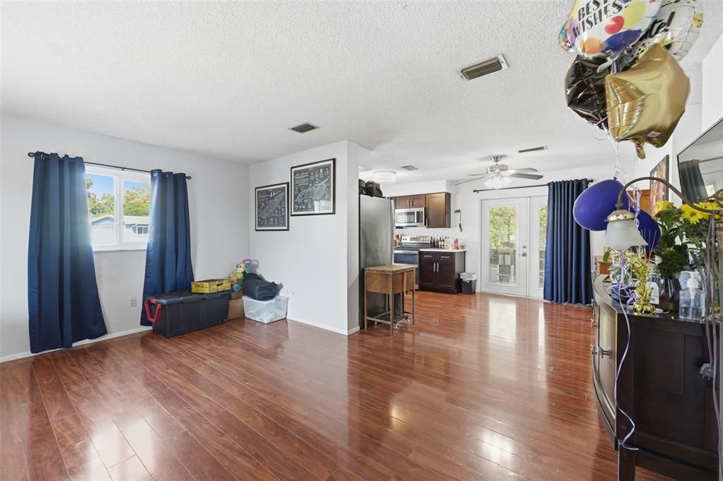 For Sale: $230,000 (2 beds, 1 baths, 1104 Square Feet)