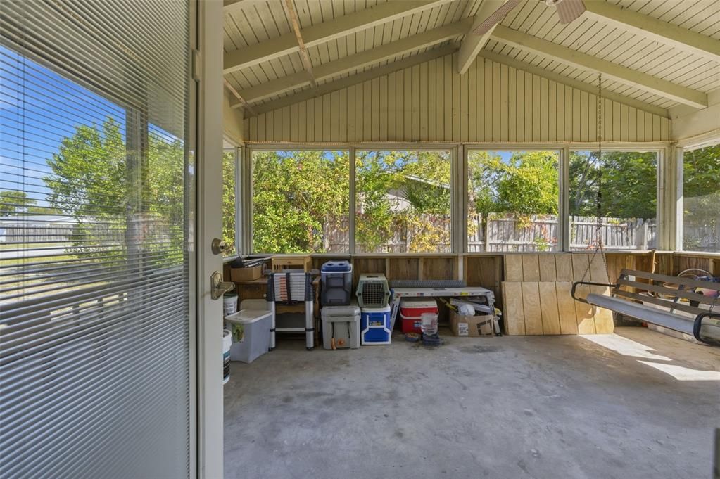 For Sale: $230,000 (2 beds, 1 baths, 1104 Square Feet)