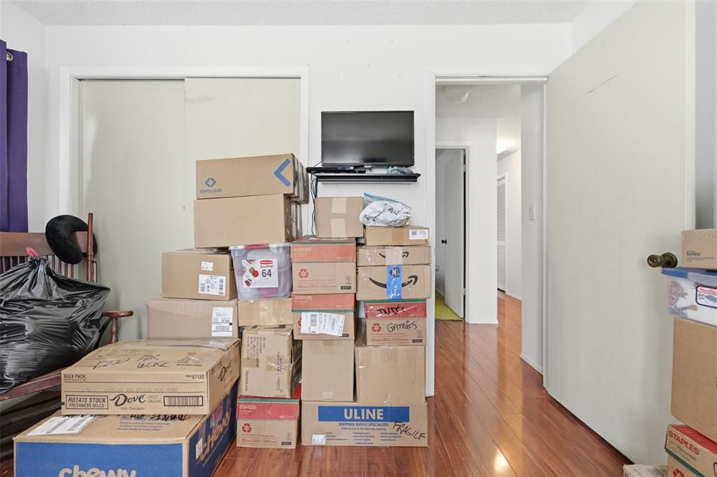 For Sale: $230,000 (2 beds, 1 baths, 1104 Square Feet)