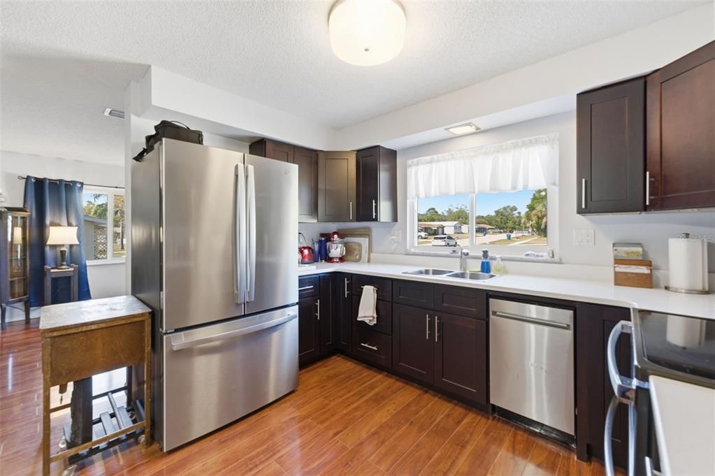 For Sale: $230,000 (2 beds, 1 baths, 1104 Square Feet)