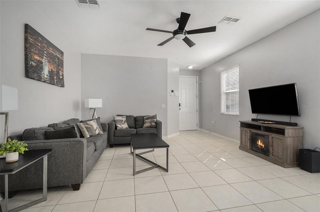 Activo con contrato: $340,000 (3 camas, 2 baños, 1862 Pies cuadrados)