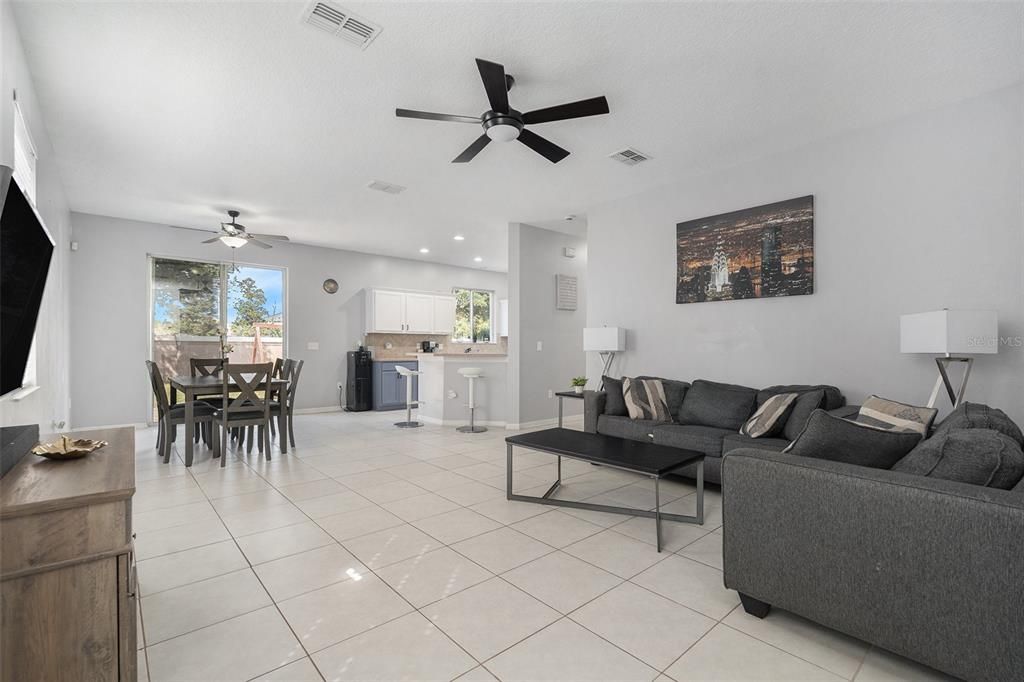 Activo con contrato: $340,000 (3 camas, 2 baños, 1862 Pies cuadrados)