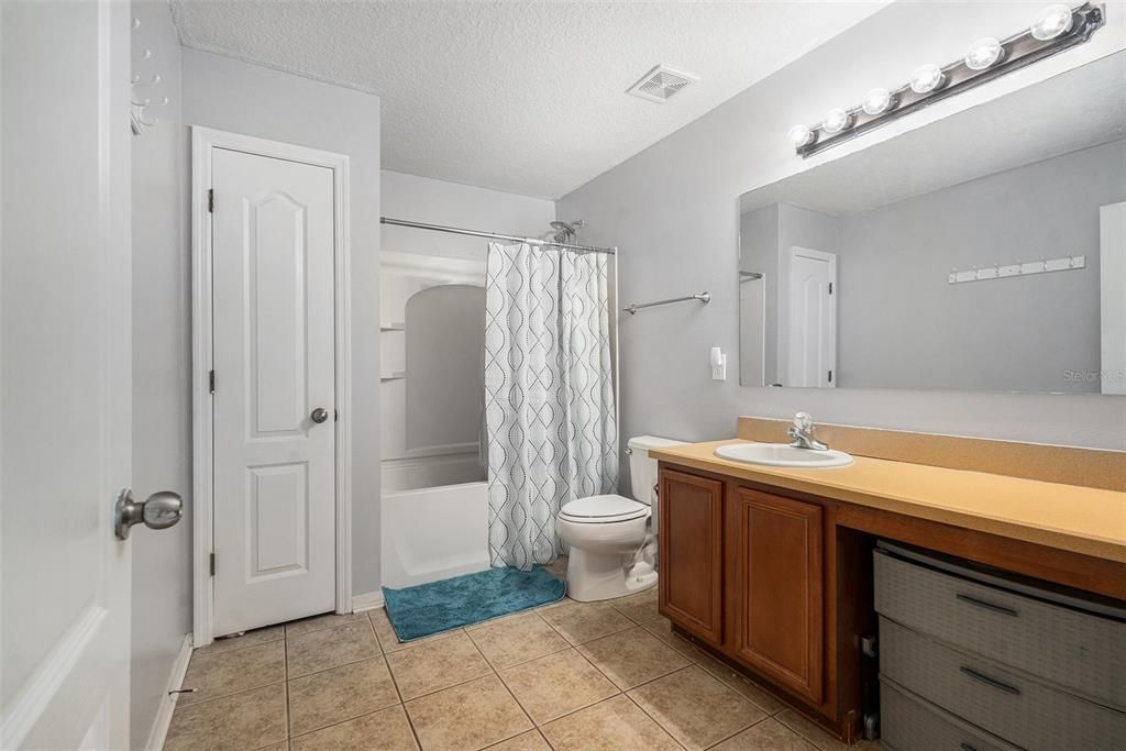 Activo con contrato: $340,000 (3 camas, 2 baños, 1862 Pies cuadrados)