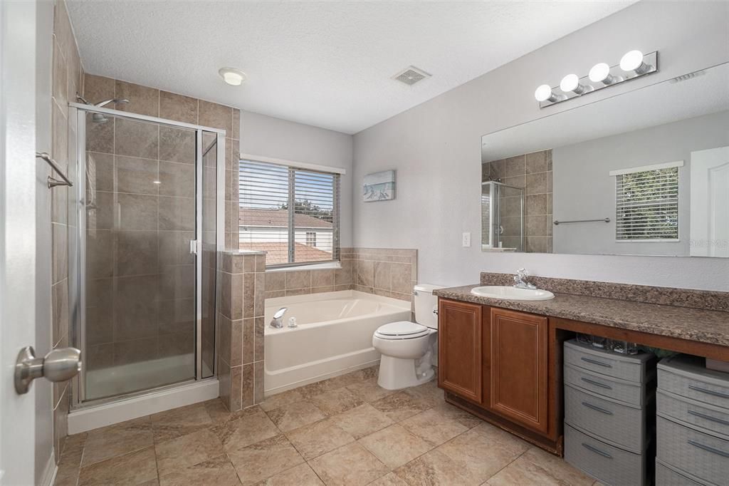 Activo con contrato: $340,000 (3 camas, 2 baños, 1862 Pies cuadrados)