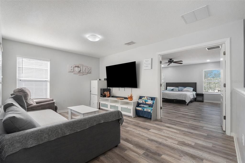 Activo con contrato: $340,000 (3 camas, 2 baños, 1862 Pies cuadrados)