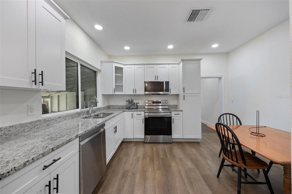 待售: $599,999 (0 贝兹, 0 浴室, 1528 平方英尺)