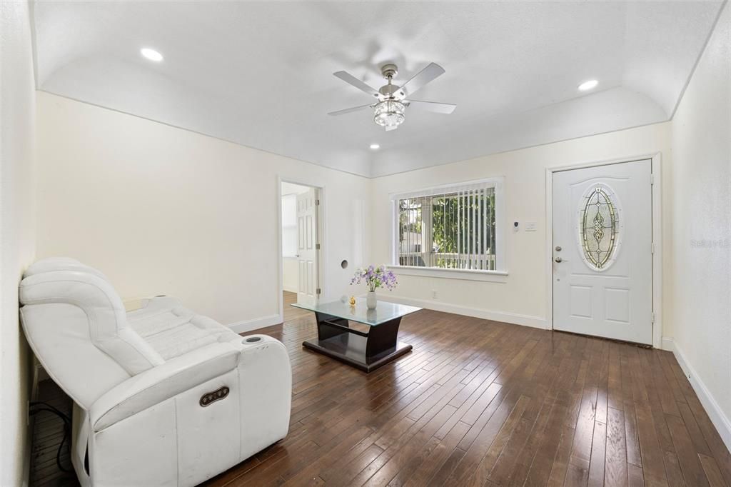 待售: $599,999 (0 贝兹, 0 浴室, 1528 平方英尺)