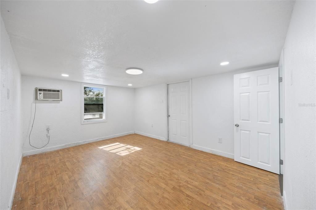 待售: $599,999 (0 贝兹, 0 浴室, 1528 平方英尺)