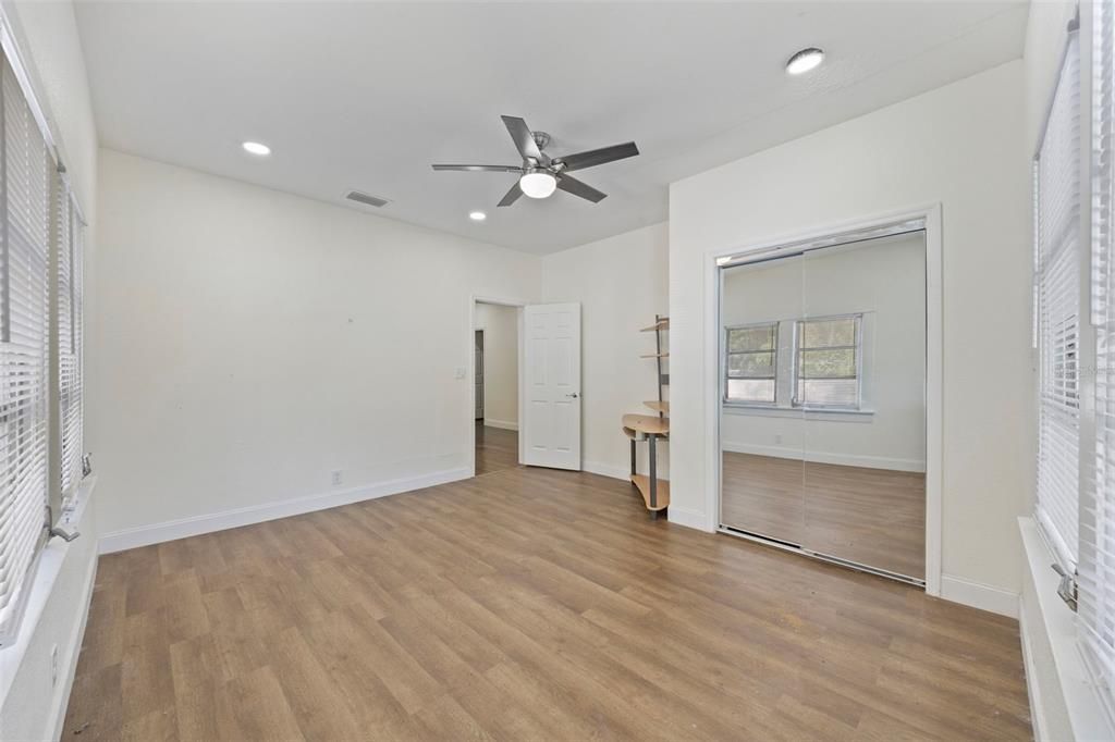 待售: $599,999 (0 贝兹, 0 浴室, 1528 平方英尺)