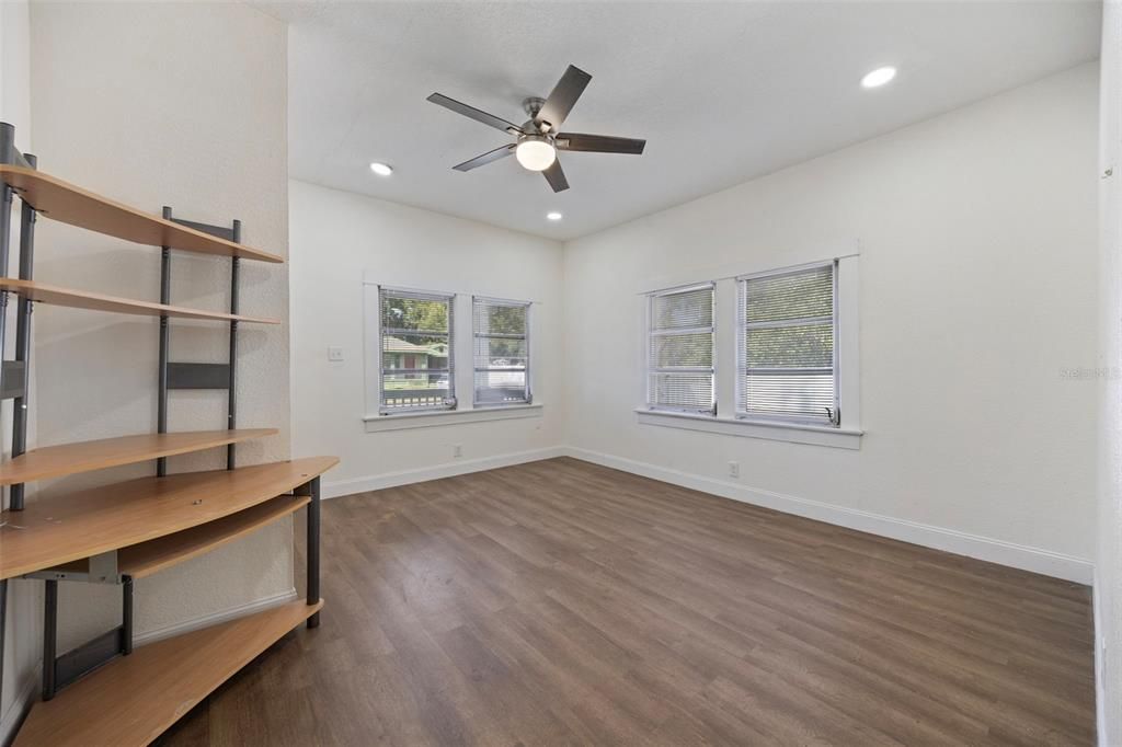 待售: $599,999 (0 贝兹, 0 浴室, 1528 平方英尺)