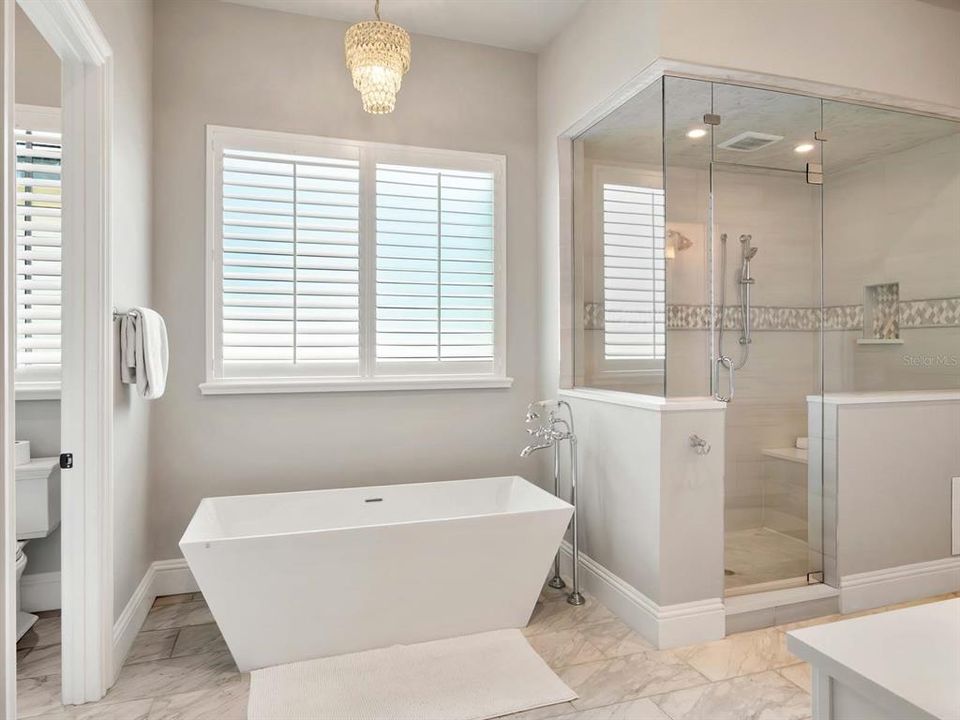 For Sale: $3,945,000 (5 beds, 5 baths, 5259 Square Feet)