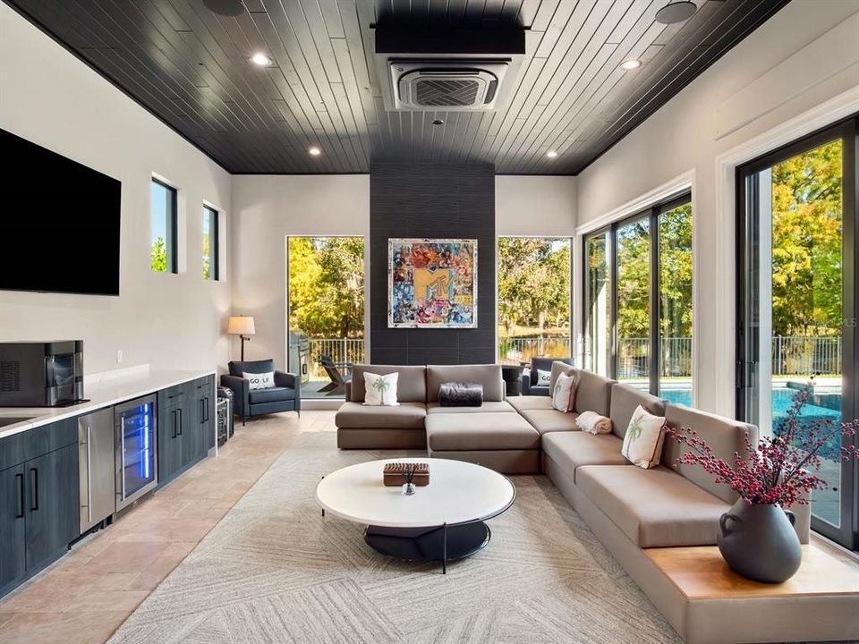 For Sale: $3,945,000 (5 beds, 5 baths, 5259 Square Feet)