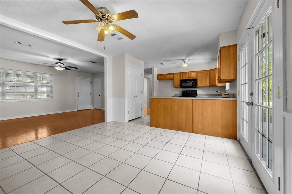 En Venta: $279,142 (3 camas, 2 baños, 1329 Pies cuadrados)