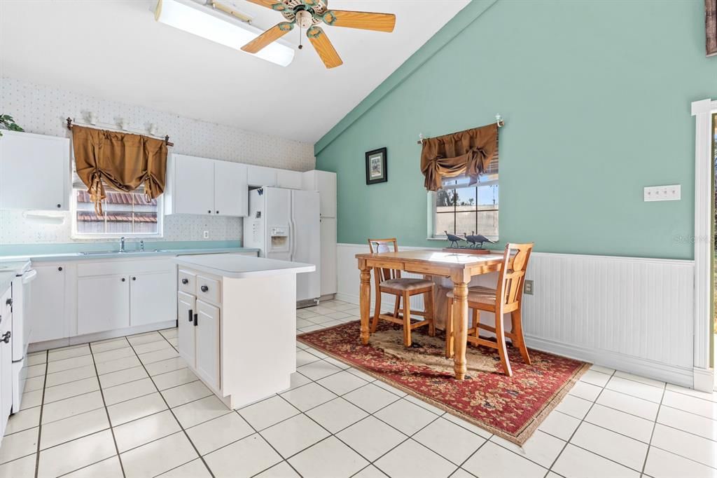 待售: $385,000 (2 贝兹, 2 浴室, 1365 平方英尺)