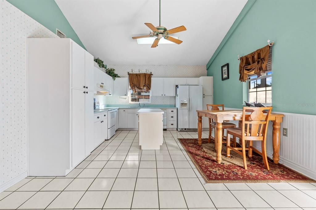 待售: $385,000 (2 贝兹, 2 浴室, 1365 平方英尺)